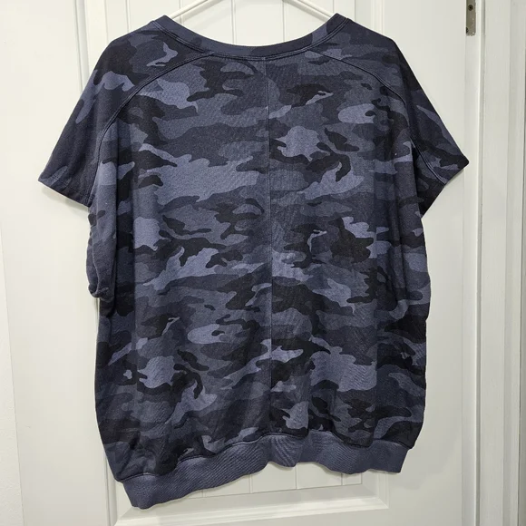 LIVI V-neck Pullover Short Sleeve Sweatshirt Navy Camo Plus Size 18/20 - Picture 2 of 7